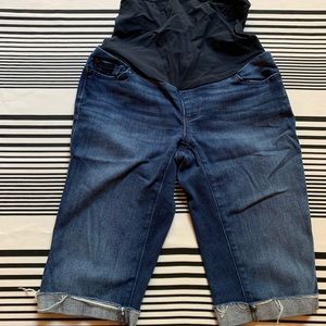 A pea in a pod maternity shorts size 27